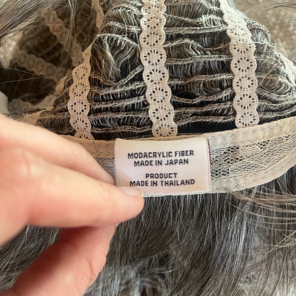 Freedom by Godiva’s Secrets adjustable Women's Wig / color MINX - Picture 10 of 14